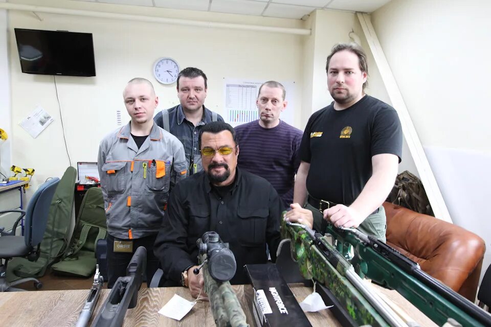 Сигал завод. Промтехнология орсис. orsis by steven seagal. сигал с винтовкой. сигал завод красноярск.