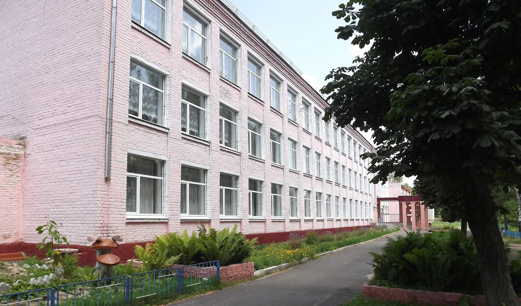 14 школа брянск. Крупец брянская область. Школа 19 брянск. Мглин 1 школа брянская область. 14 сош школа брянск.