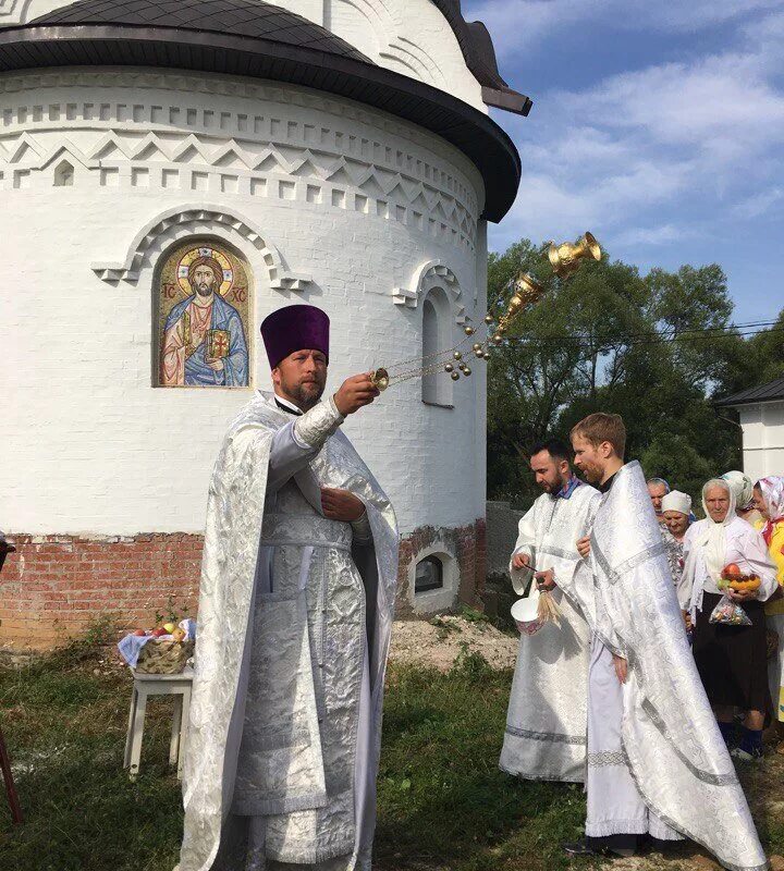 расписание богослужений на седмицу. расписание служб в храме серафима саровского. службы в церкви сегодня расписание. храм иоанна кронштадтского в белых столбах фото. расписание храма иоанна кронштадтского.