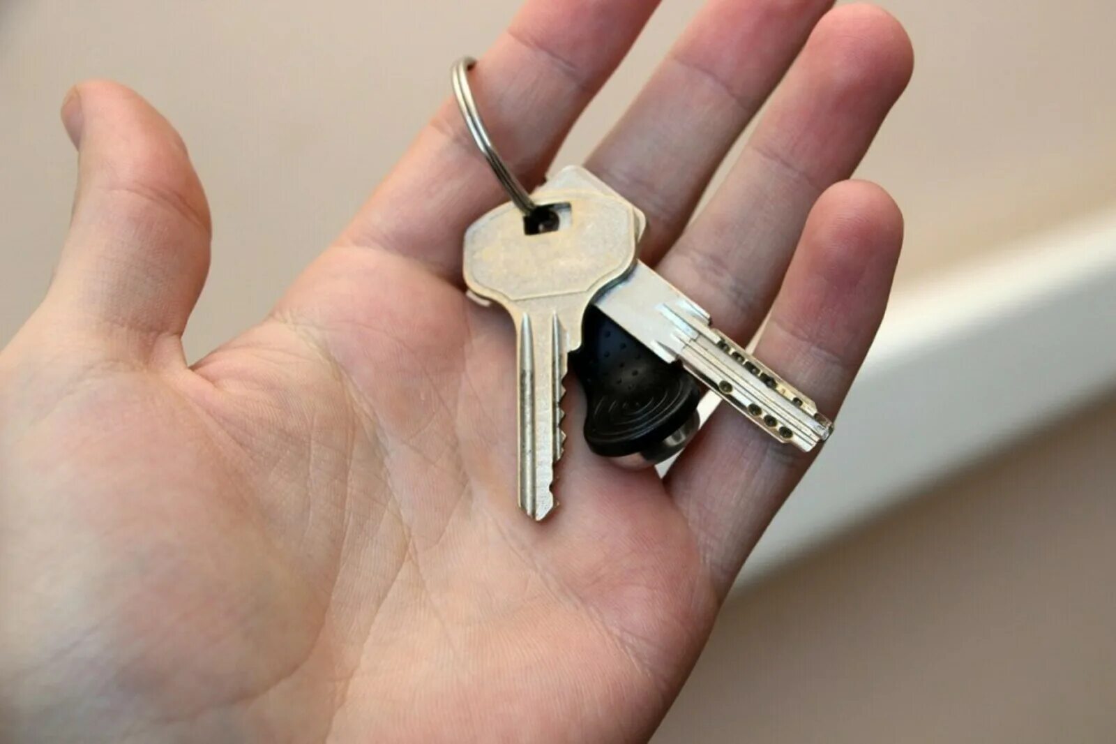 Ключи от квартиры. Квартира ключи. Слепок ключа по замку. Ключи от квартиры связка.