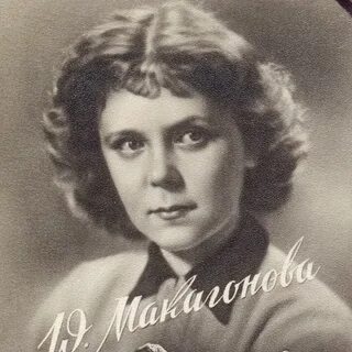 Розу макагонову