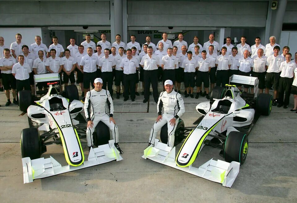 Brawn gp. Brawn gp f1. brawn bgp 001. brawn команда формулы-1.