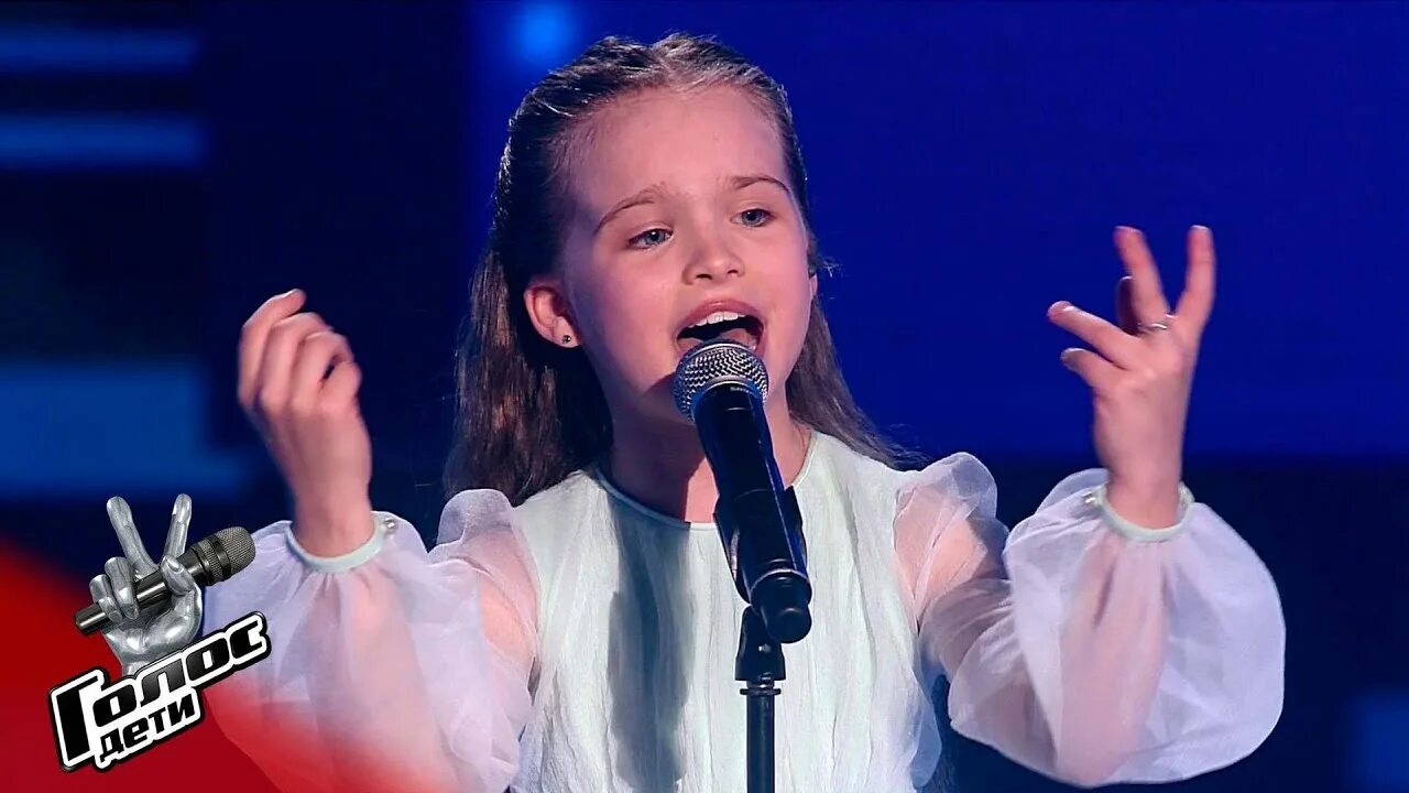 The voice kids france 2023. Аня Волкова голос дети. Анна Волкова голос Слепые прослушивания. Анна Волков голос дети. Аня Волкова голос дети 8.