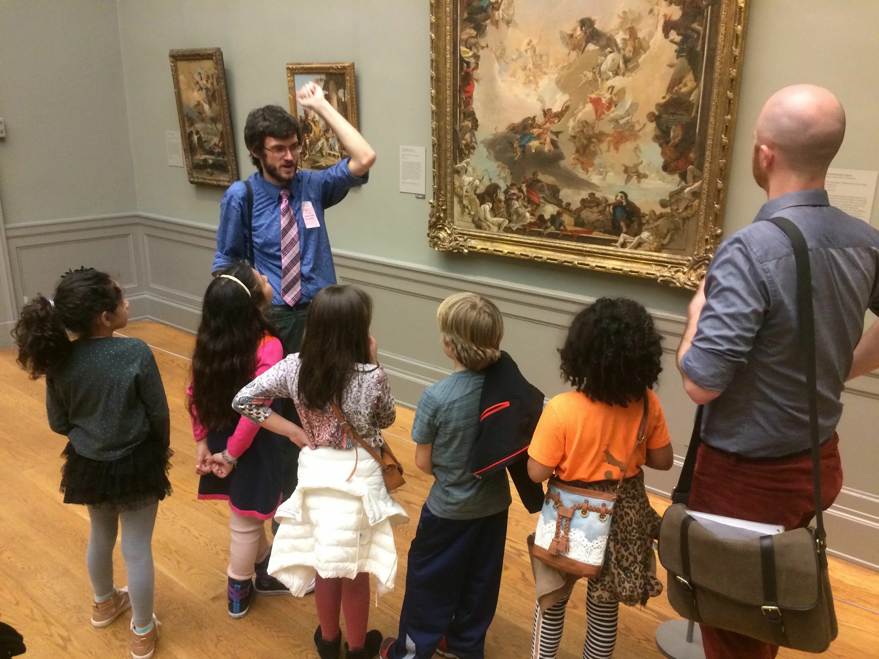 Going to museum. Скучная экскурсия. Картина музей для старшей группы. People in Museum. Children at the Museum.