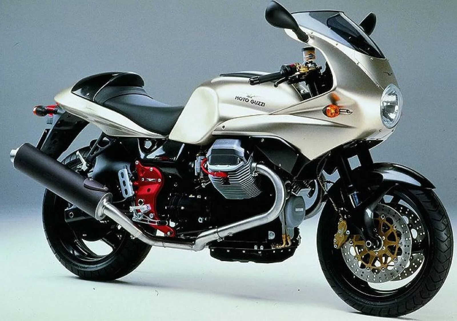 Мотоциклы с какого возраста. Мотоцикл мото Гуцци v 11. Moto Guzzi Lemans v11 engine. Moto Guzzi Lemans v11 engine VVEL. Guzzi v11 Custom Sound.