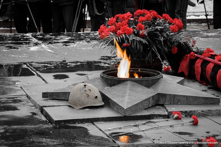 9 мая день победы огонь. Сталинградская битва вечный огонь. День Победы вечный огонь. Вечный огонь Вечная память.