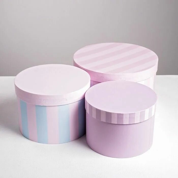 Круглая подарочная коробка. Коробочка для украшений круглая. Маленькие круглые коробочки. Подарочные коробки круглые. Подарочные коробки круглые.