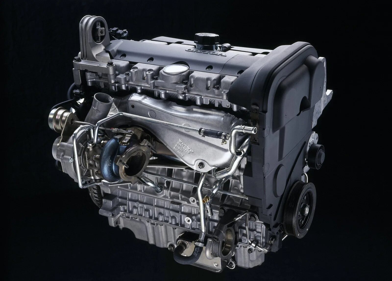 Volvo s60 двигатели. Мотор Вольво 3.2. Мотор Вольво 2.4 дизель. Двигатель Вольво с 80 2.4. Вольво xc90 2.5t ДВС.