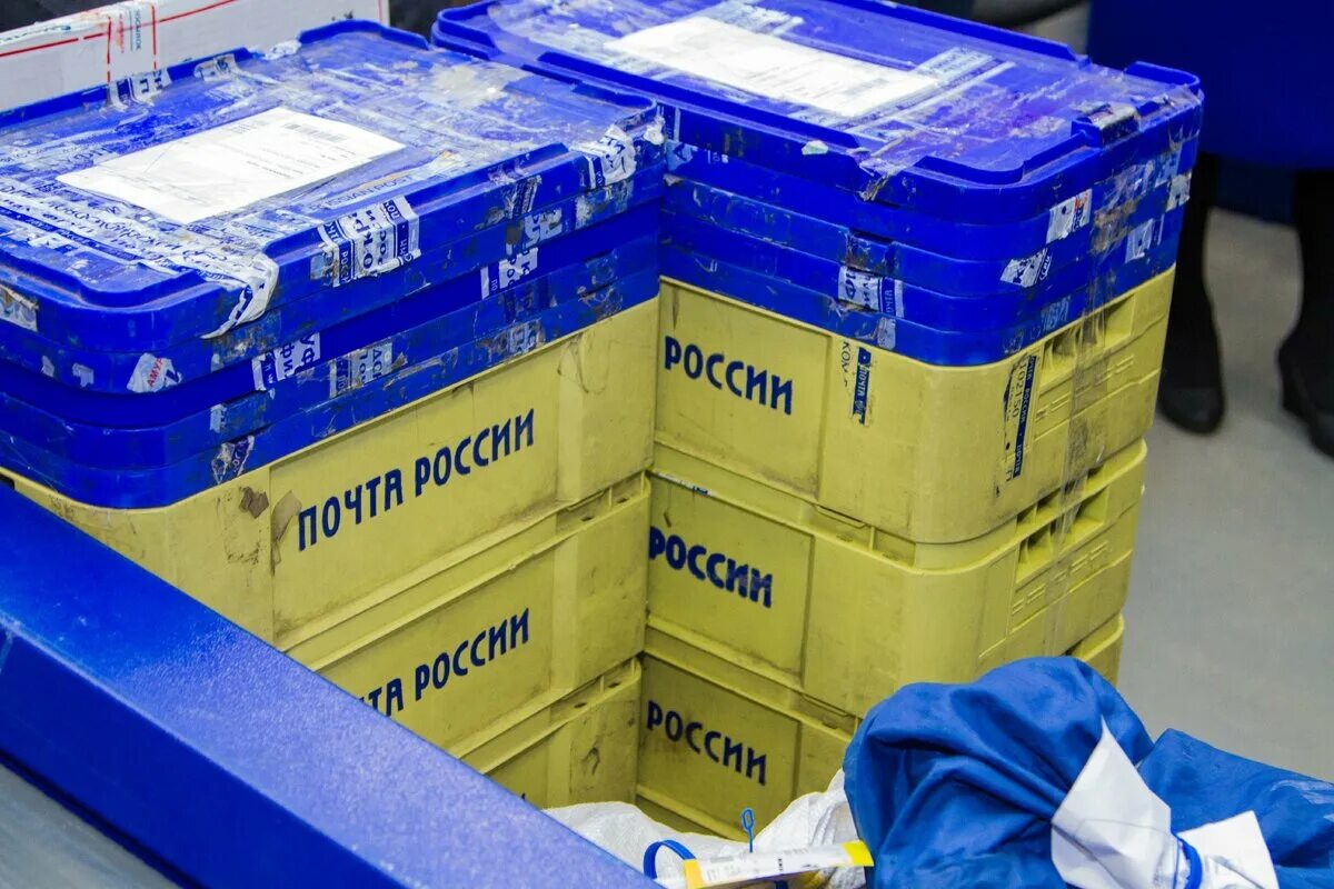 Долго сортируется посылка. Посылка фото. сортировка посылок. коробка почта.