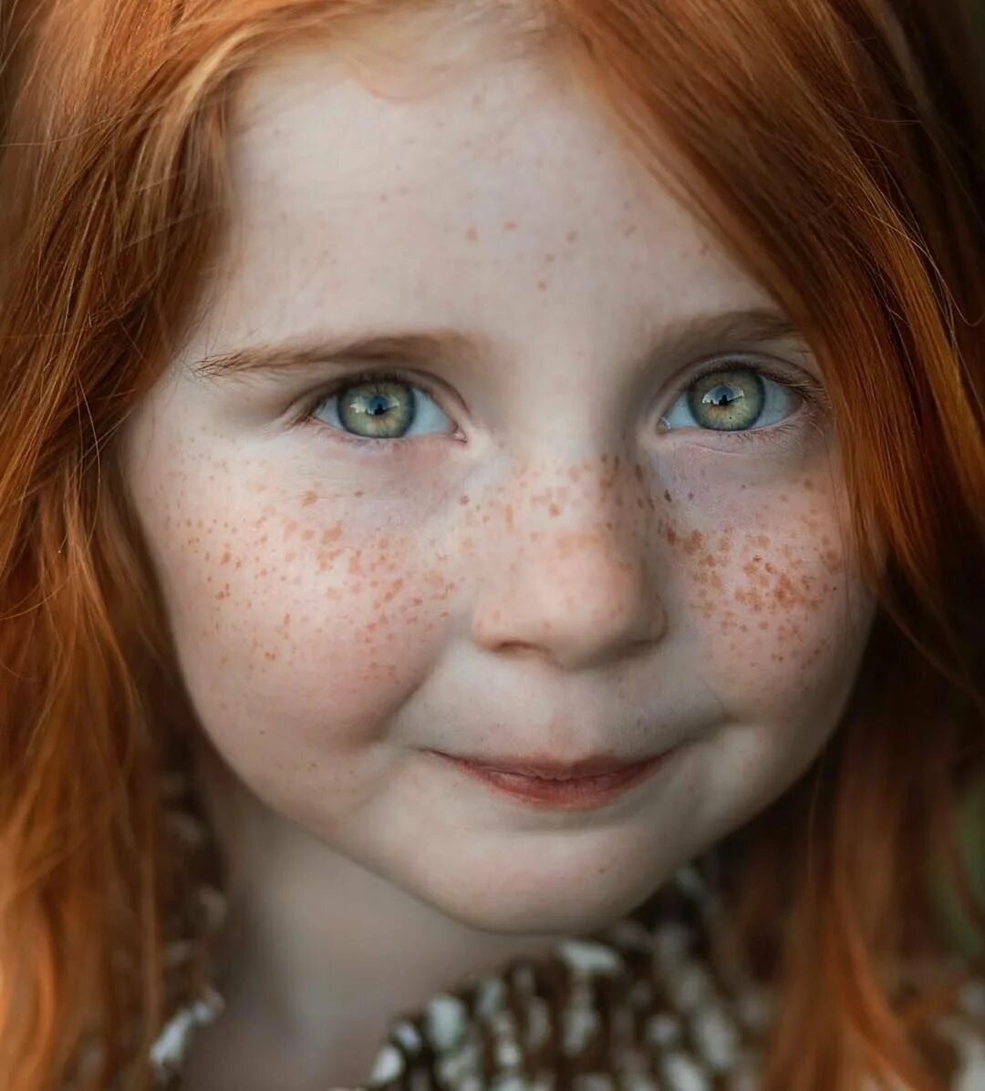Мамины веснушки. Riley Rasmussen Freckles. Рыжая девочка. Девочка с веснушками. Веснушки у детей.