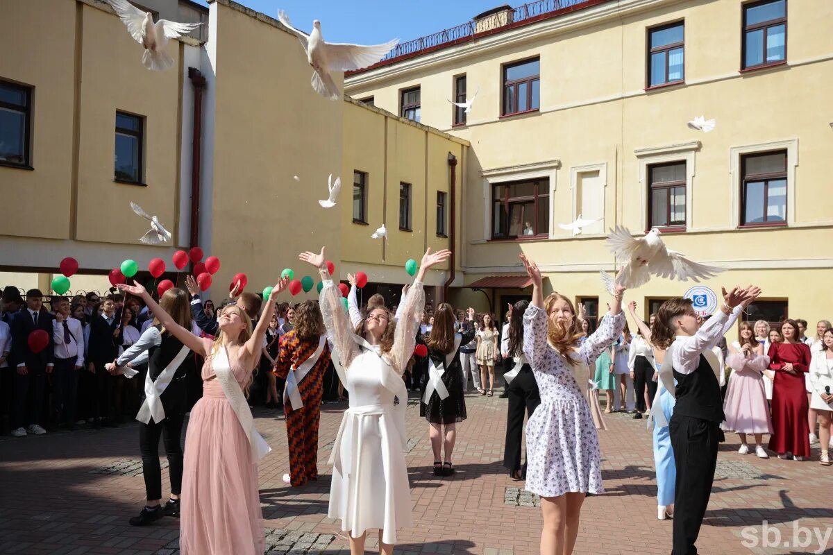 Гимназия 10 гродно. Выпускники. Последний звонок 2013 год Котлас школа 17. Салтыковская гимназия школа номер 17. Гродненской школе № 17..