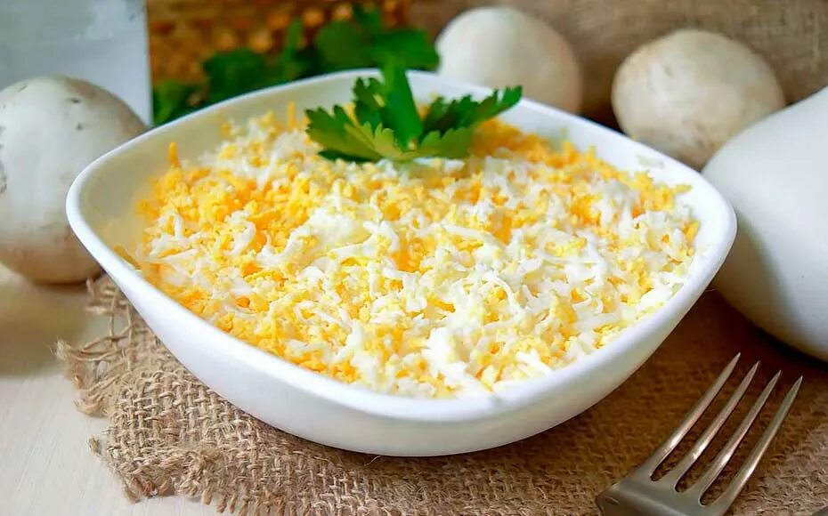 Салат нежность с картошкой. Салат нежность. салат нежный с курицей и сыром. салат нежность с курицей. салат нежность с курицей и грибами.