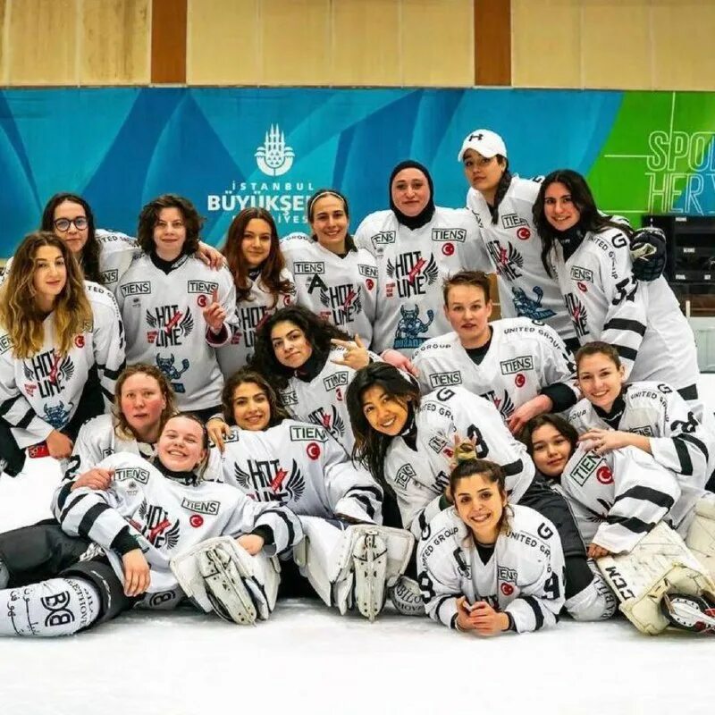 Спонсор хк. Спонсоры хоккейных клубов. Юнусов спонсор хк трактор. Балтика хоккей. Адмирал хк спонсор.