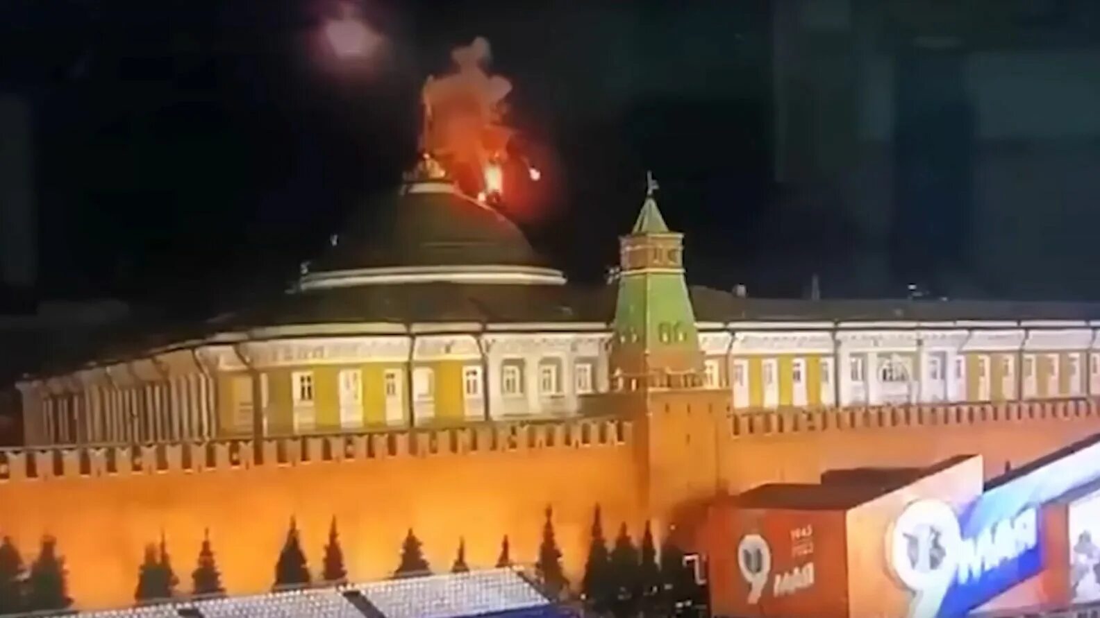 Реакция украинцев на теракт в москве. Сенатский дворец в Кремле. Кремль сегодня. Кремль горит. Кремль взорвали.