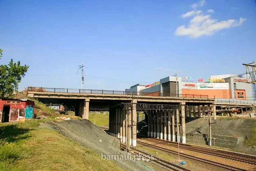 Камера новый рынок мост барнаул. Путепроводы в Барнауле. Барнаул путепровод на новом рынке. Мост на новом рынке в Барнауле. Краснопресненский путепровод балка.