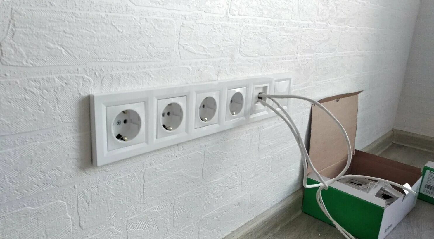 Монтаж розеток. Розетки в квартире. Монтаж электрики. Монтаж розеток. Розетки и выключатели.