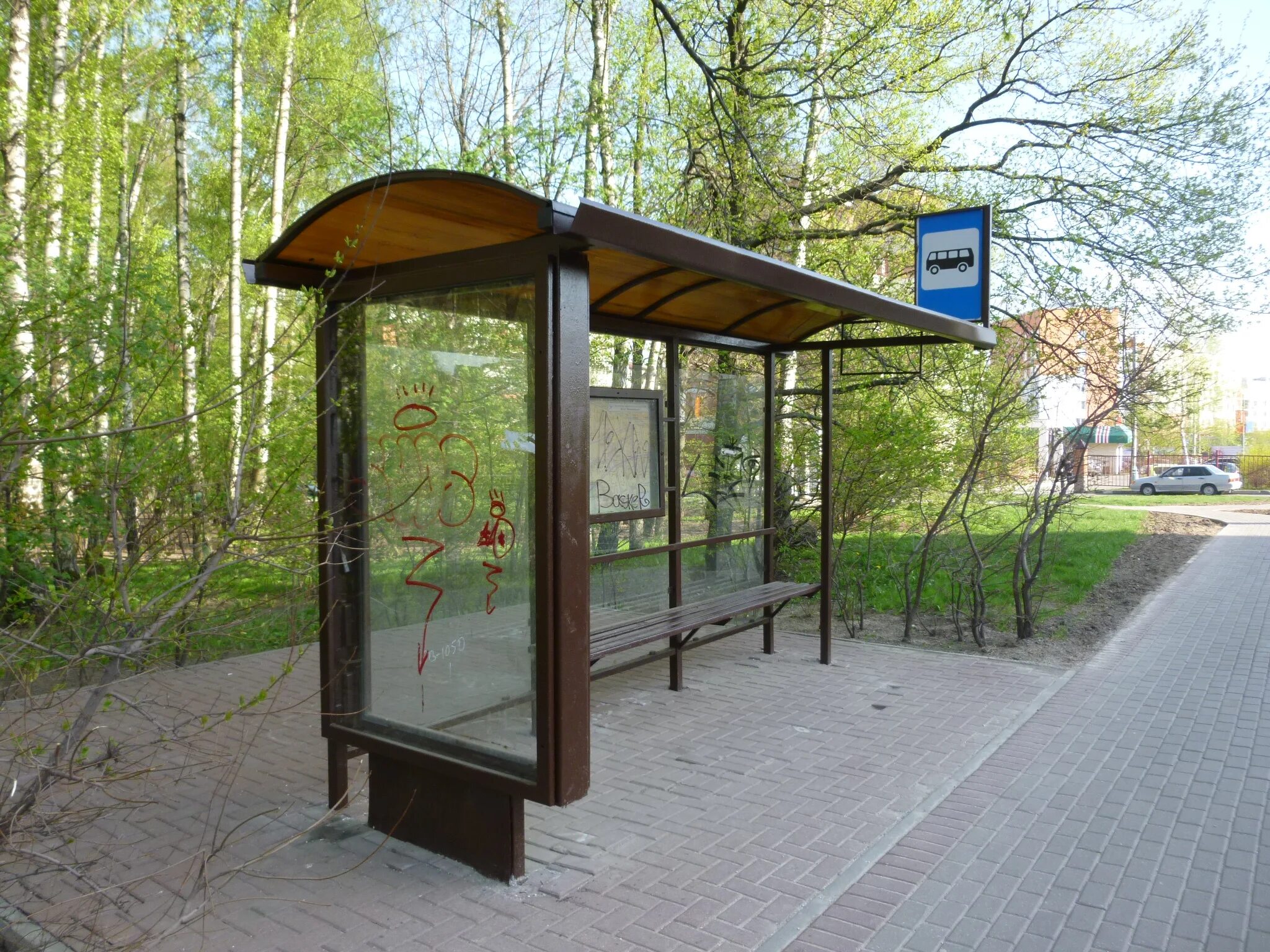 Остановка общественного транспорта в городе. Солар-м1 павильон остановочный. Автобусная остановка. Остановки в Москве. Автоюбусная остановка.