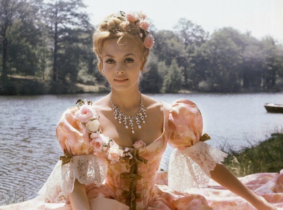 Красивая графиня