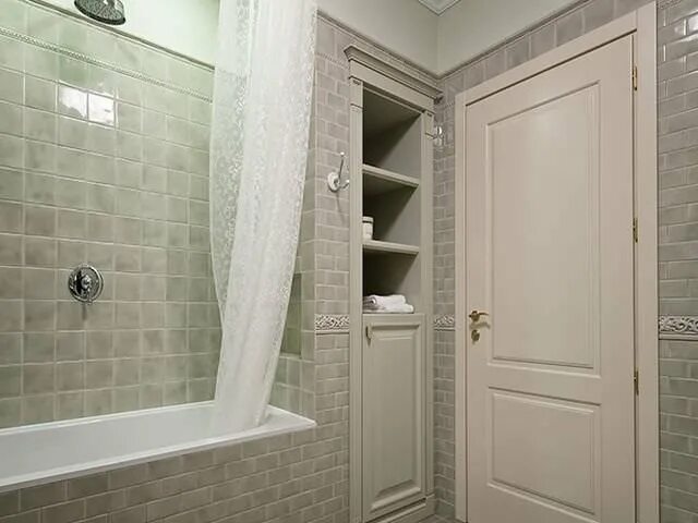Шкаф в ванную встроенный в нишу. Шкаф в ванной встроенный в нишу. Встроенные шкафы в ванную комнату. Встроенный шкаф в ванную комнату в нишу. Шкаф в ванную shkafy kupe spb