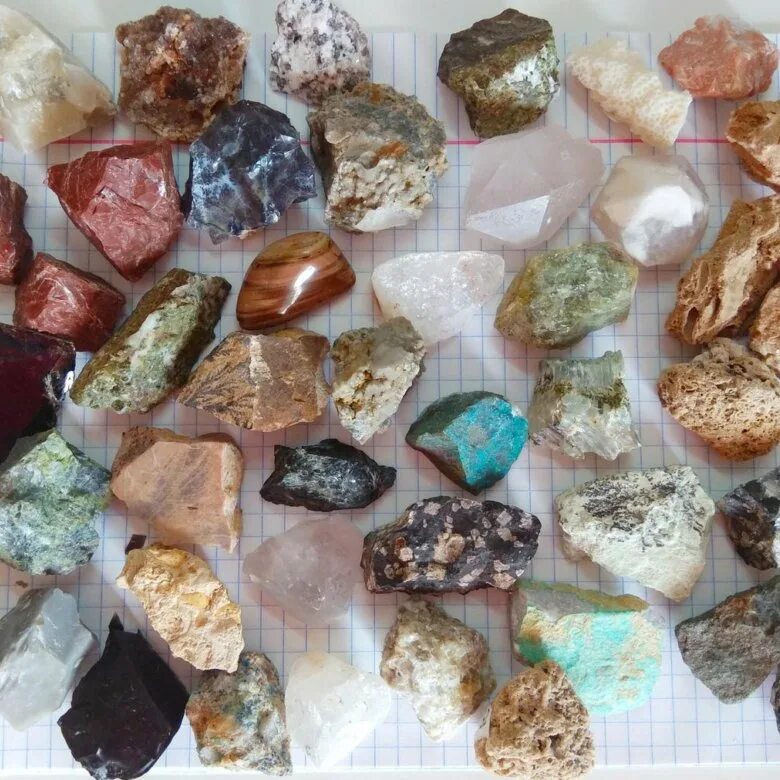 музей уральских самоцветов. где продать камни. минеральный камень. музей мир камня поделочные камни и драгоценные камни мира. коллекция камней самоцветов 25.