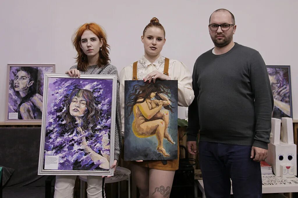 Флешмоб для художников. Выставка союза художников 2023. Художник устроил выставку своих работ. Мужчина и женщина на выставке. Картина для арт вечеринки зима.