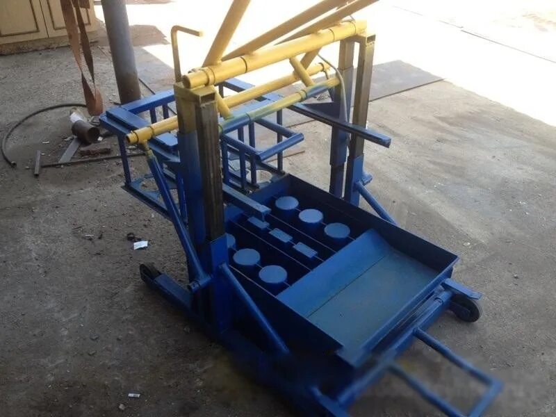 Станок для шлакоблоков комбинированный эст-(4+2). Станмастер вибростанок для блоков прессовщик-3м. Hercules 969 вибропресс самоходный. Марс 3 станок для шлакоблока. Мини станок для производства бетонных опалубки.
