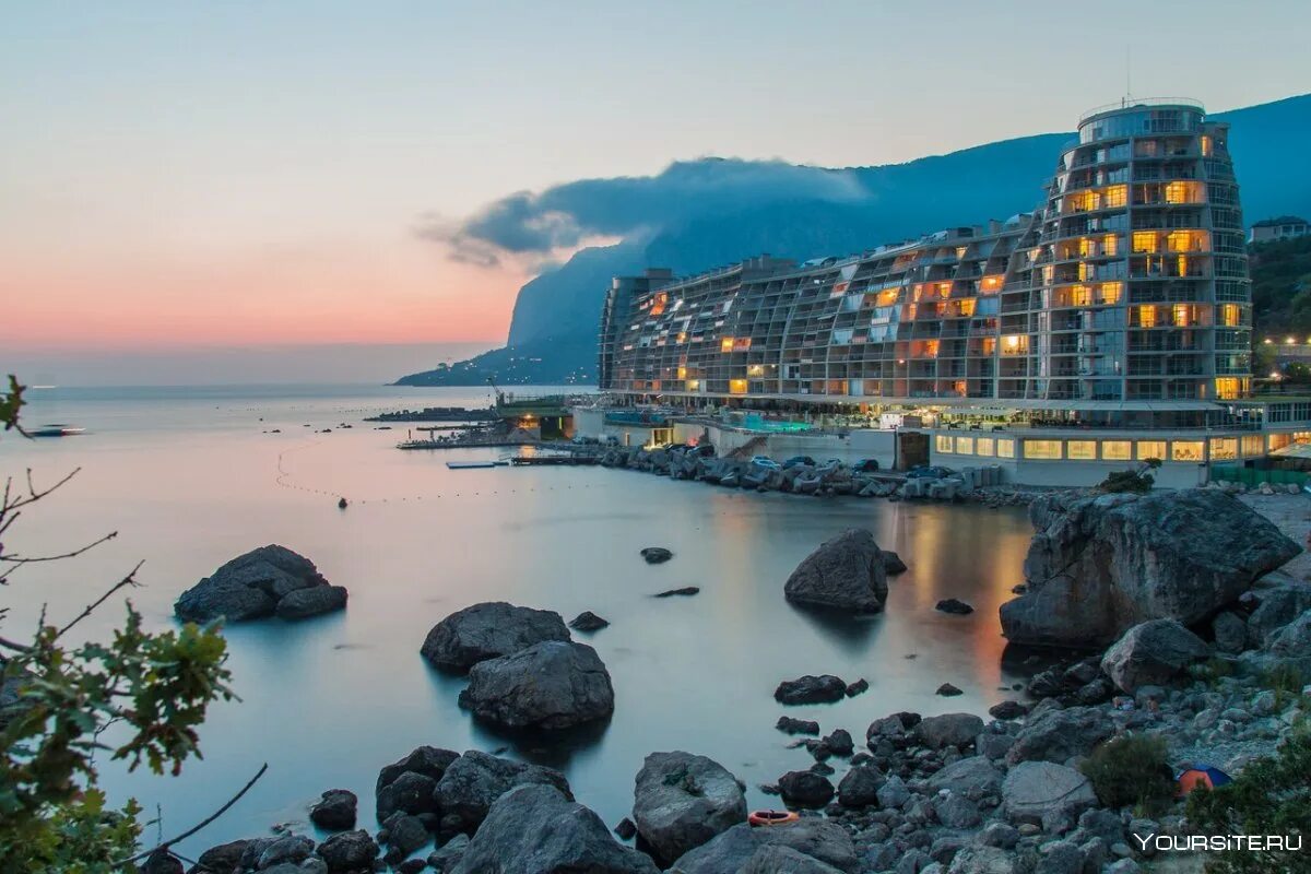 Бухта ласпи крым отели. Ялта бухта ласпи. Ласпи бухта мечты. Крым ласпи бухта мечты. Ласпи отель бухта мечты.