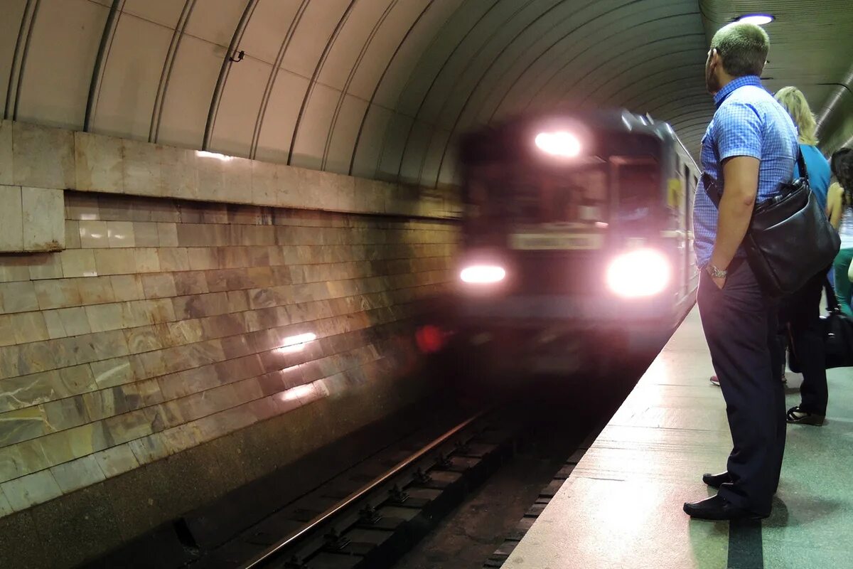 Безопасность московского метрополитена. Безопасность в метрополитене. Опасные ситуации в метро. Опасное метро. Опасности в метрополитене.