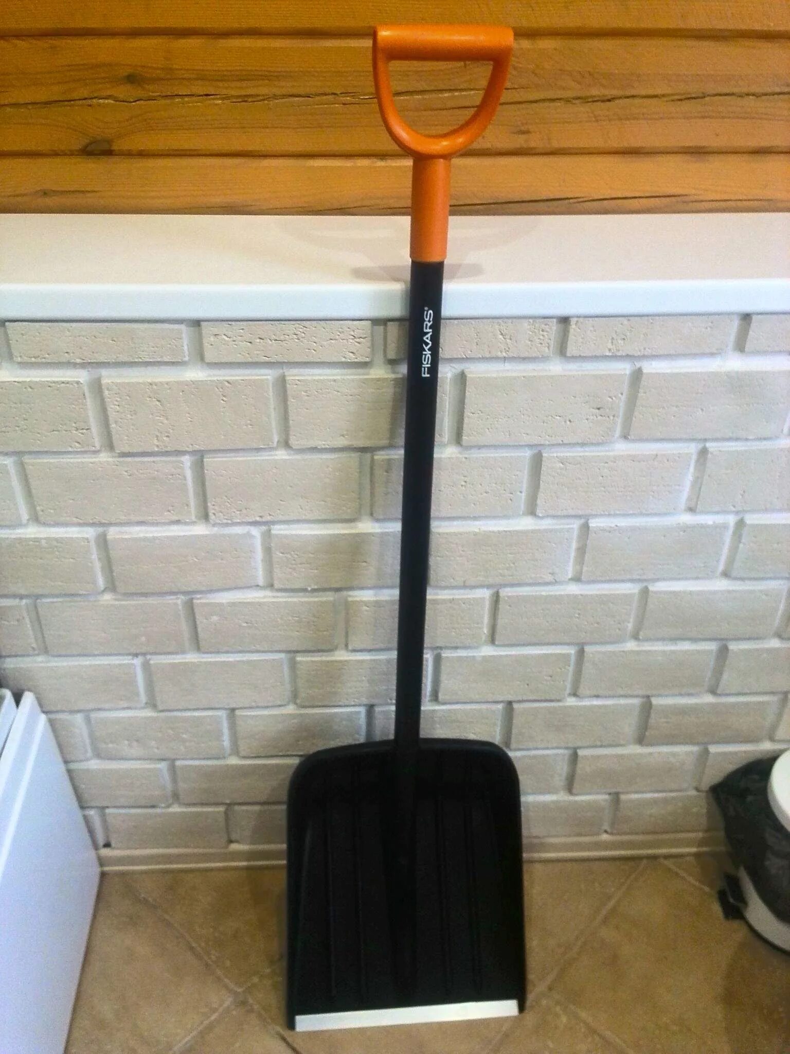 Fiskars solid для снега. Fiskars solid для снега