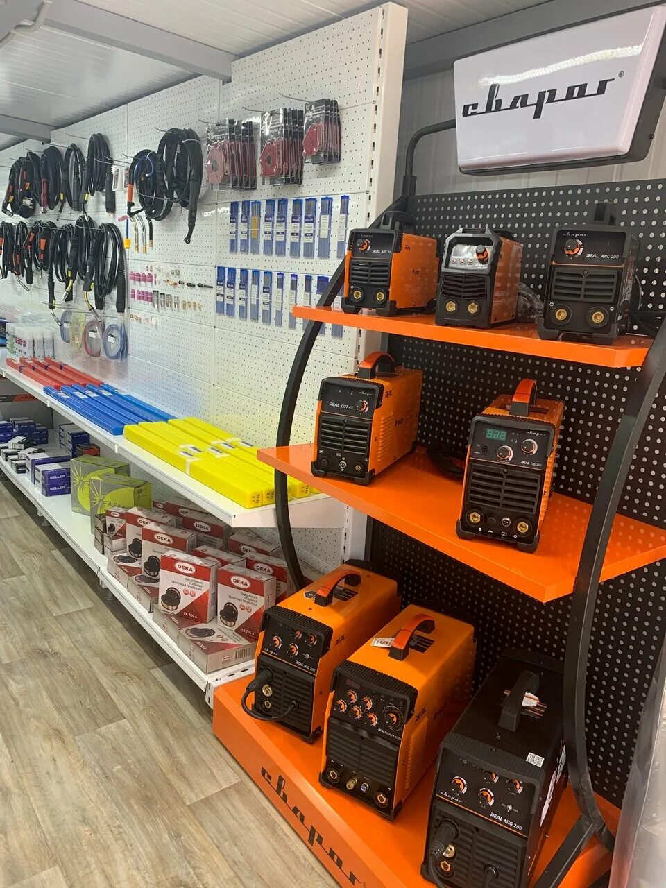 магазин сварки. первый строительный новосибирск магазин. интерьер магазин сварочного оборудования. магазин сварочного оборудования в воронеже. волгоградская 30 воронеж.