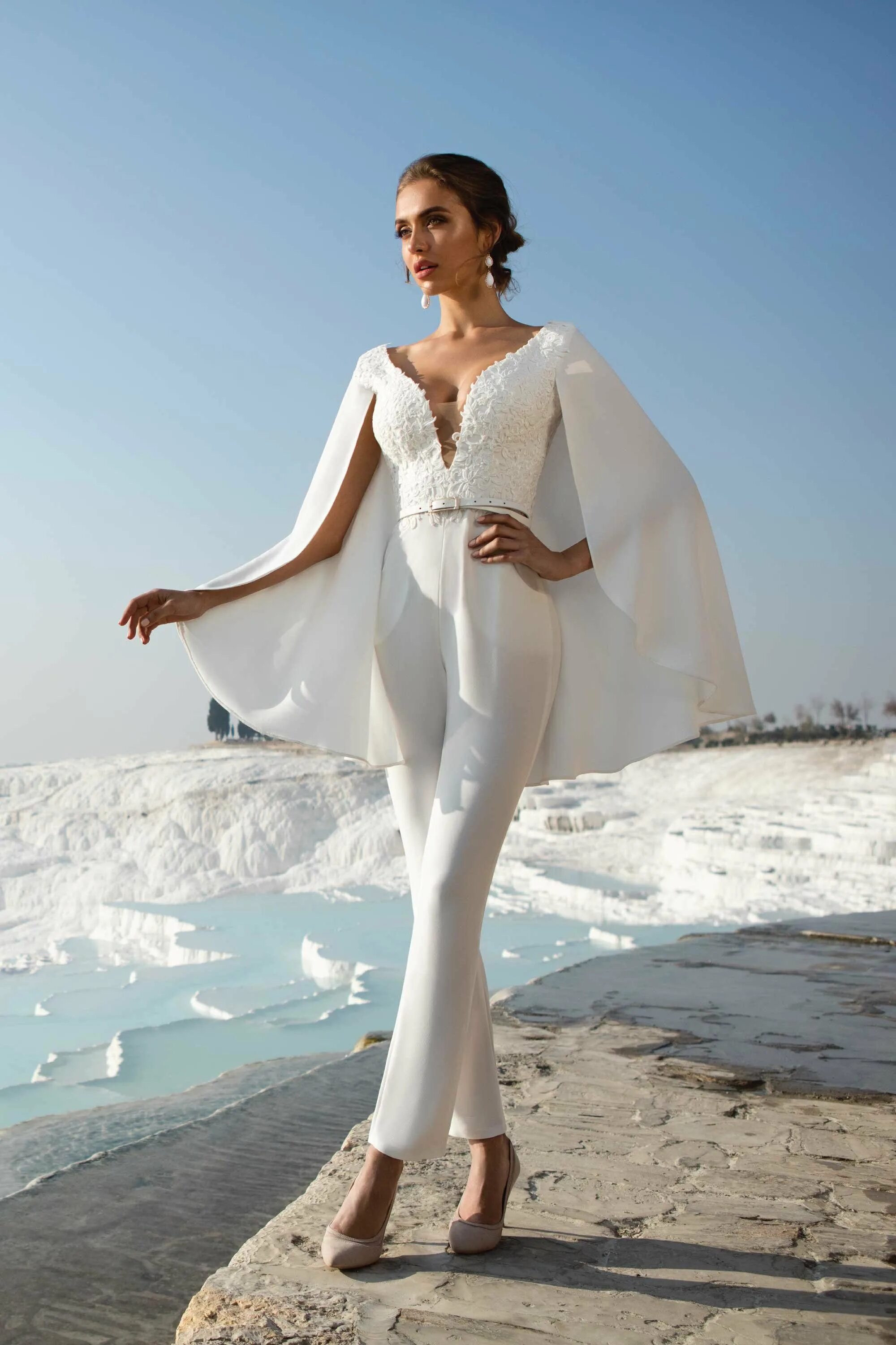 Свадебное платье с жакетом. Krikor jabotian. Женский свадебный. Свадебный костюм для невесты. Белый свадебный костюм женский.