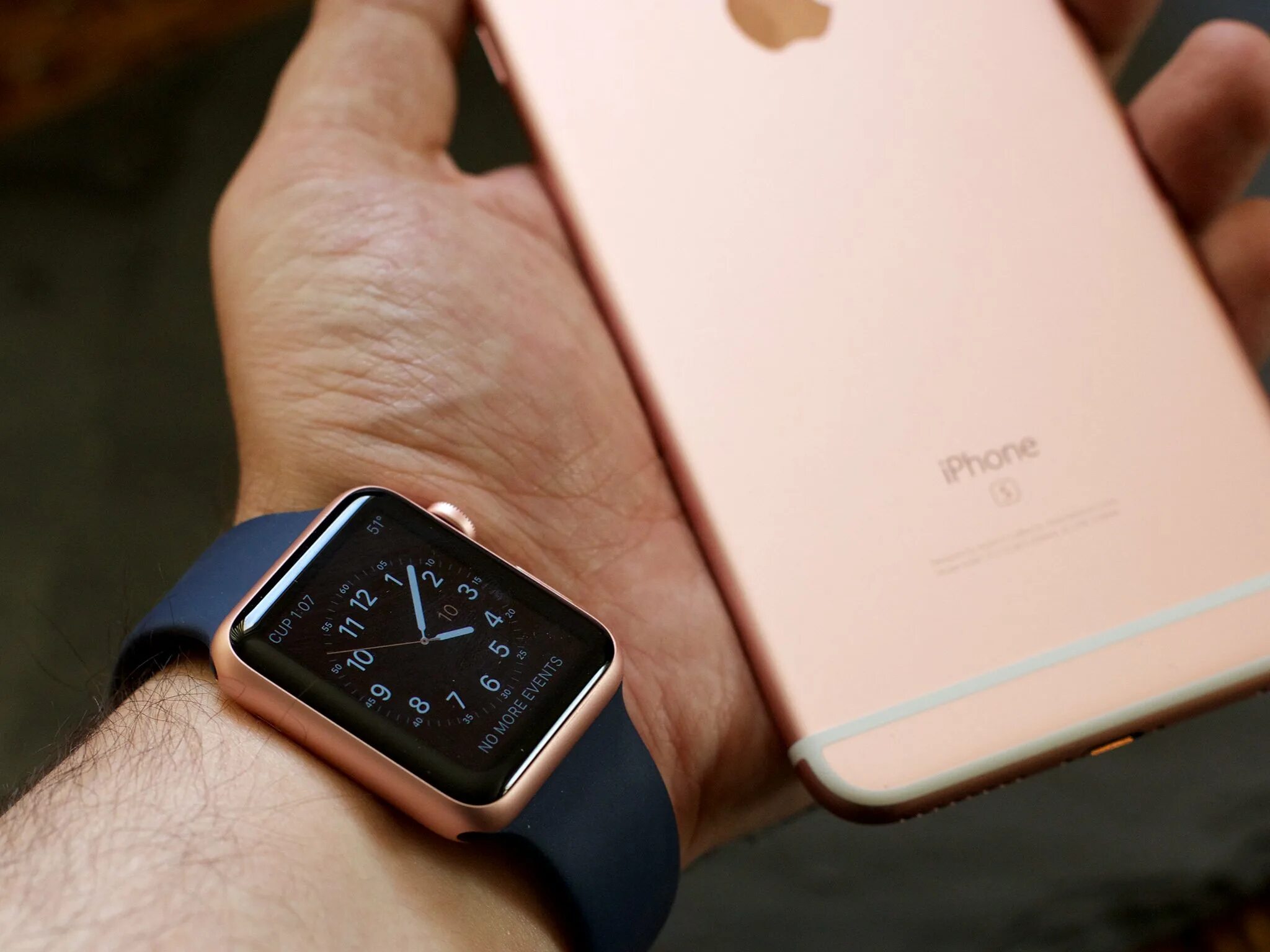 Apple watch iphone se. Эпл вотч 6s. Эппл вотч 7 розовое золото. Часы эпл вотч 7. Эпл вотч 7 золото.