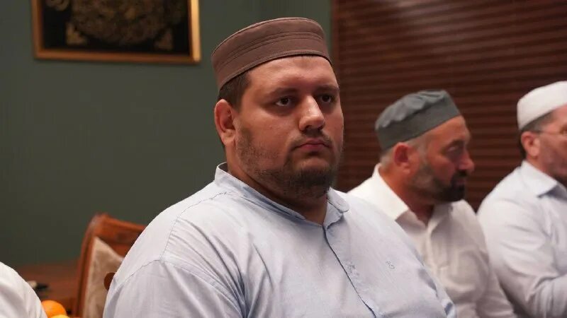 билял муэдзин. конкурс чтецов корана в дагестане. "коран" в кожаном переплете. чтения корана обучения мечети. коран махачкале.