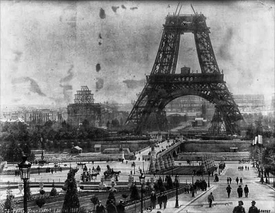 Развитие франции 20 века. Париж 19 век Эйфелева башня. Гюстав Эйфель Эйфелева башня. Эйфелева башня 1888. Эйфелева башня 20 век.