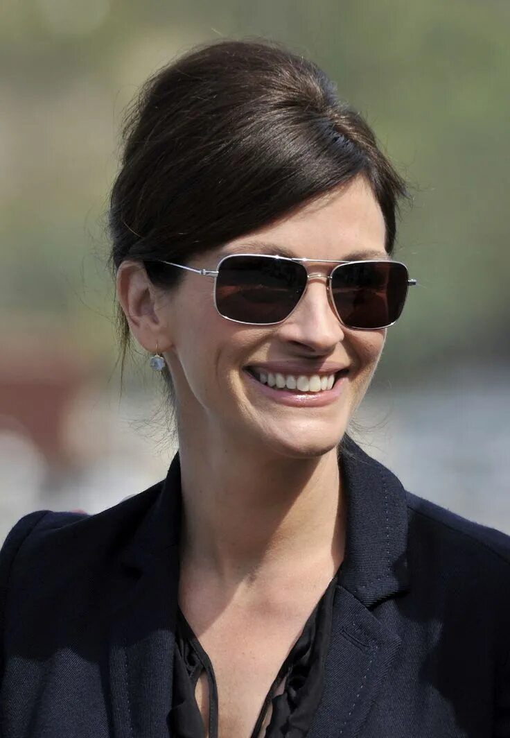 Джулия робертс в очках фото Ferdi Susler adlı kullanıcının Julia Roberts' smile panosundaki Pin