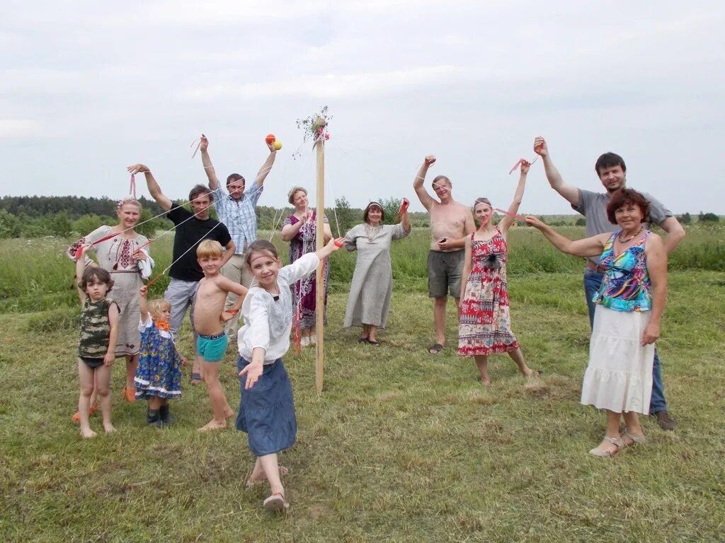 Родовые поместья дети. Родовое поместье семья. Семья в родовом поместье. Поселение лучезарное. Мегре родовые поместья.