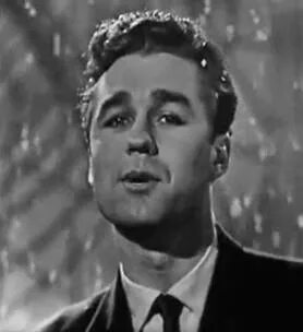 Лев барашков усы