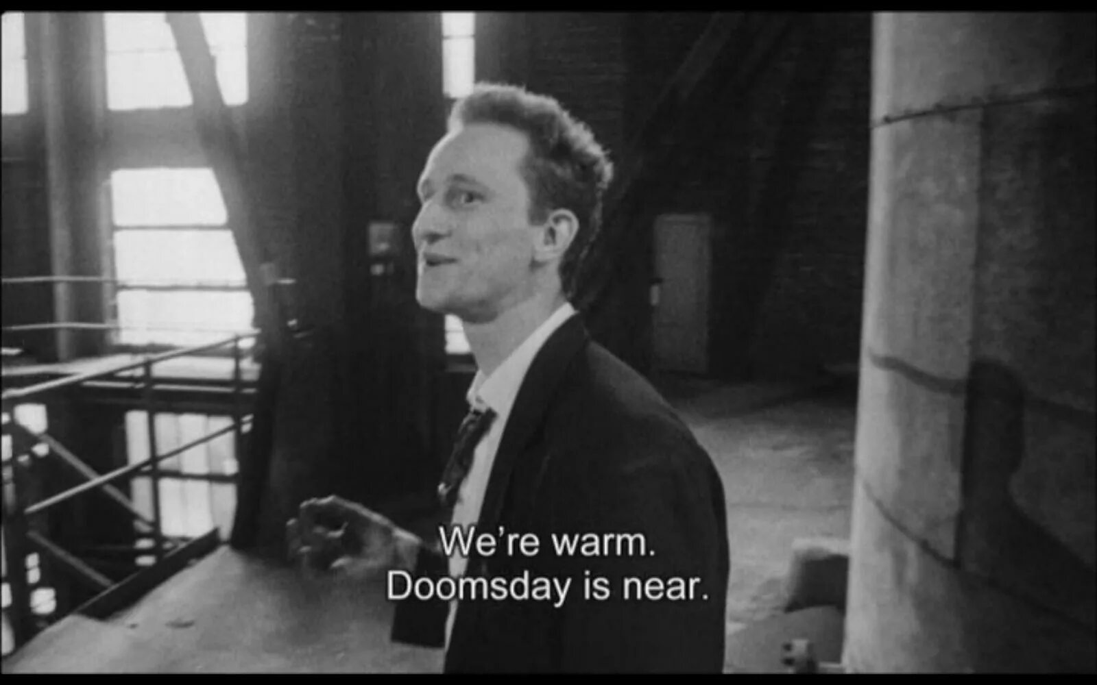 Человек кусает собаку лордфильм. Человеку собаку 1992. Человек кусает собаку 1992. Человек укусил собаку фильм. Реми бельво.