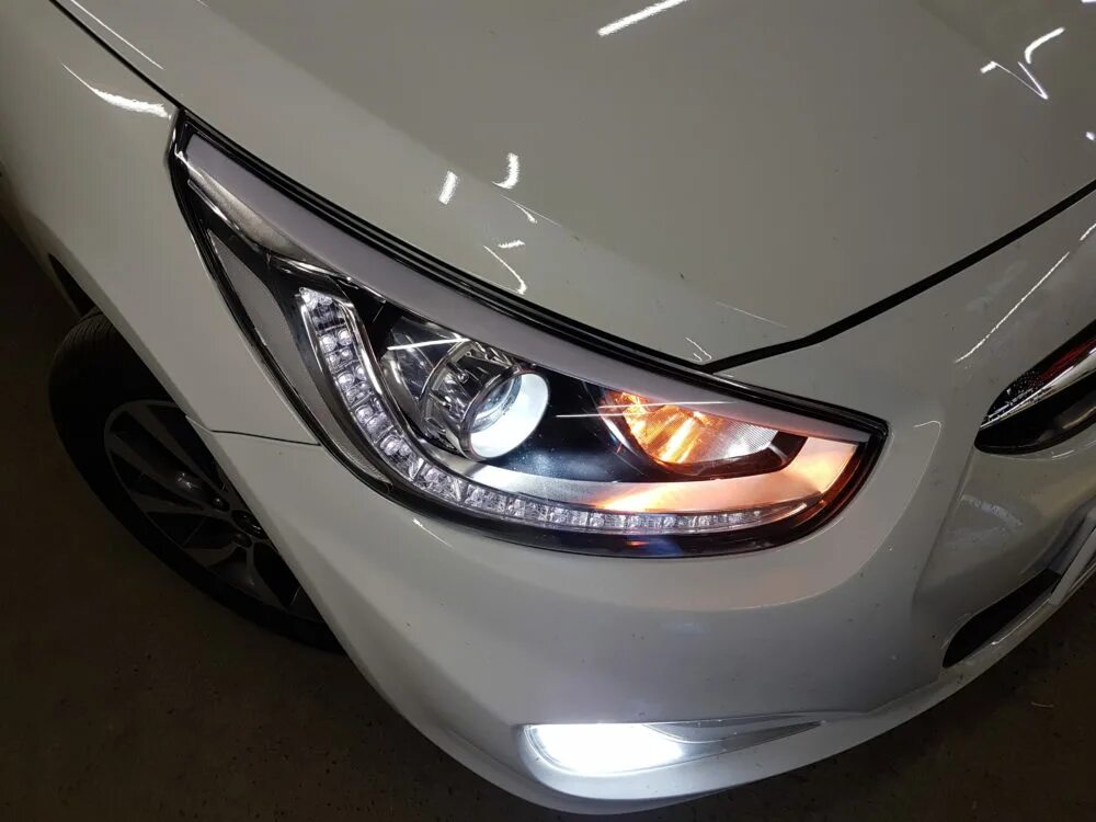 Фары солярис дхо. Оптика led Hyundai Solaris 2011. Hyundai Solaris 2013 ходовые огни. ДХО Hyundai Solaris. Фара Солярис 1.