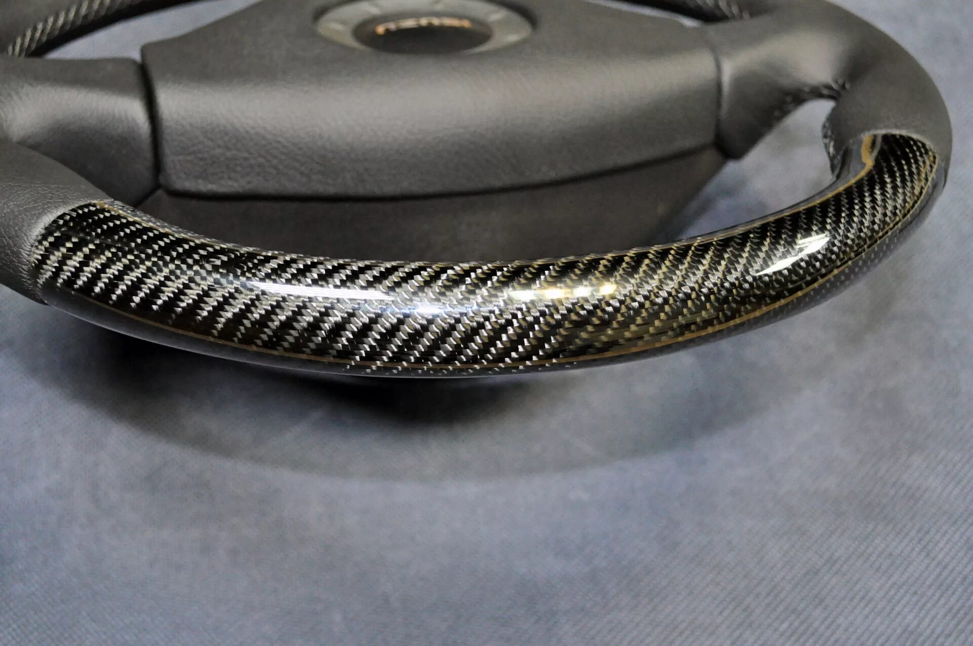 Пленка карбон 2d золото f1. Кованый карбон пленка. Hexis hx30caf89s. Карбон кевлар пленка. 6д карбон пленка.