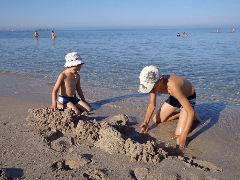 Дети отдыхают на море. Крым море дети. Дети на черном море.