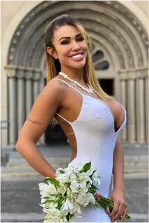 Модель женилась