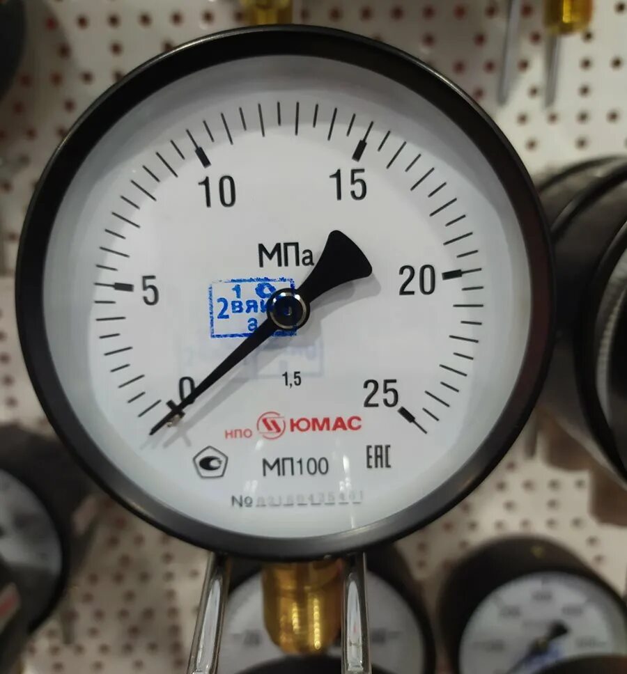 2,5). 5 мпа класс точности 2,5. Чем измеряют сверхвысокое давление. Гост 2405-88 манометры. Электроконтактный манометр для испытания баллонов 250 диаметр 250 мм.
