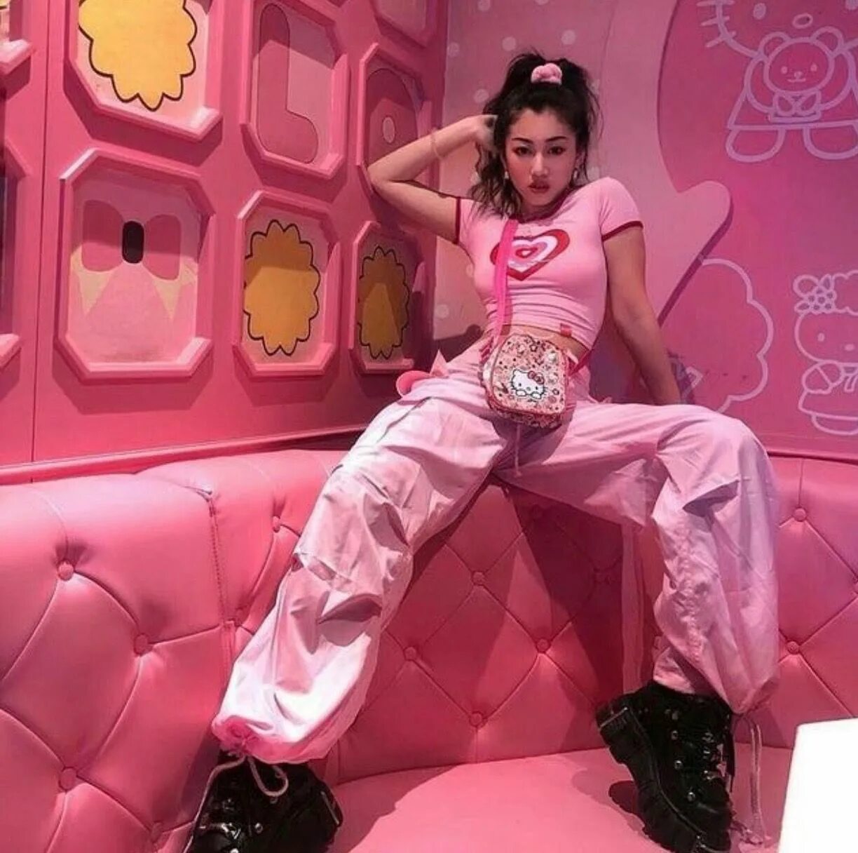 Клип девушка в розовом. Pink aesthetic 2000 Пинк. Розовый стиль. Розовый стиль одежды. Розовая мода.