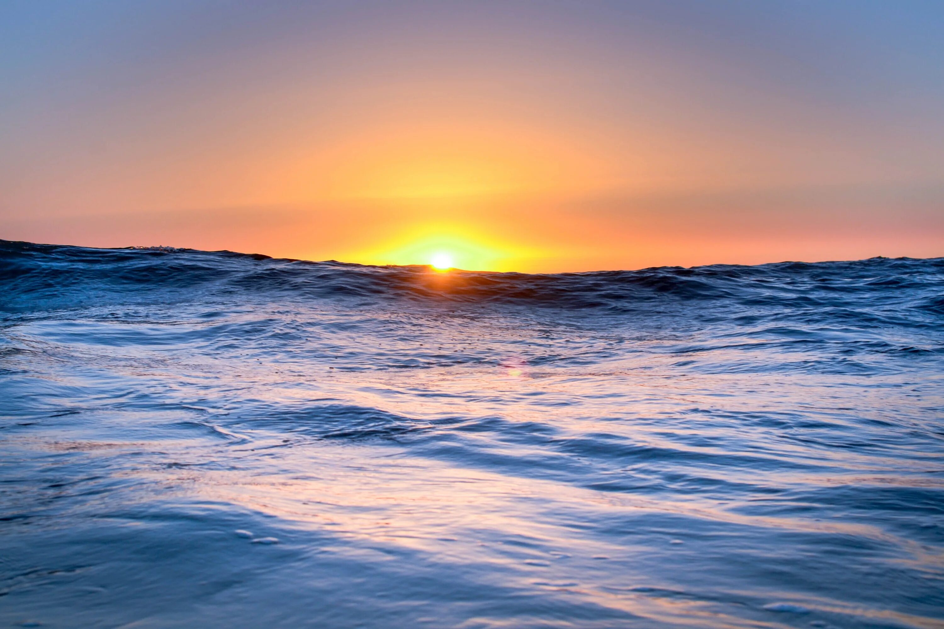 Море солнце. Рассвет на море. Восход солнца на море. Закат над морем. Безграничный океан
