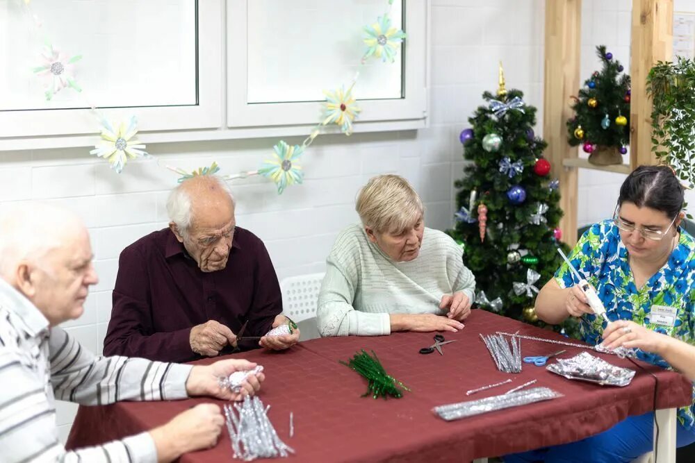 Пансионат для пожилых в одинцово. Новый дом престарелых. Новый дом престарелых. Новый дом престарелых. Жёлтый крест пансионат для престарелых хорлово.