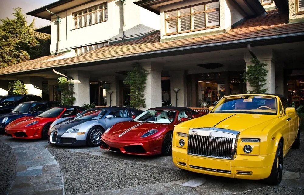 European luxury cars. Дорогие машины. Роскошные автомобили. Красивый дом с машиной. Много дорогих машин.
