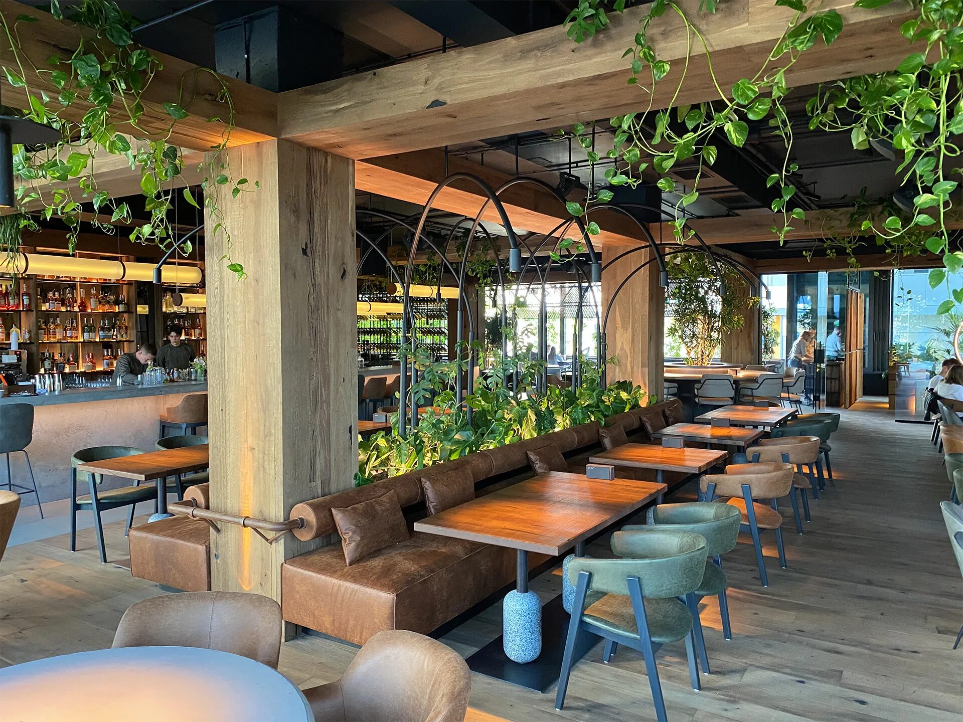 Папа бар маяковская. Евпатория бары. Ресторан hide красногорск. Бар. Par 98% bar 2%.