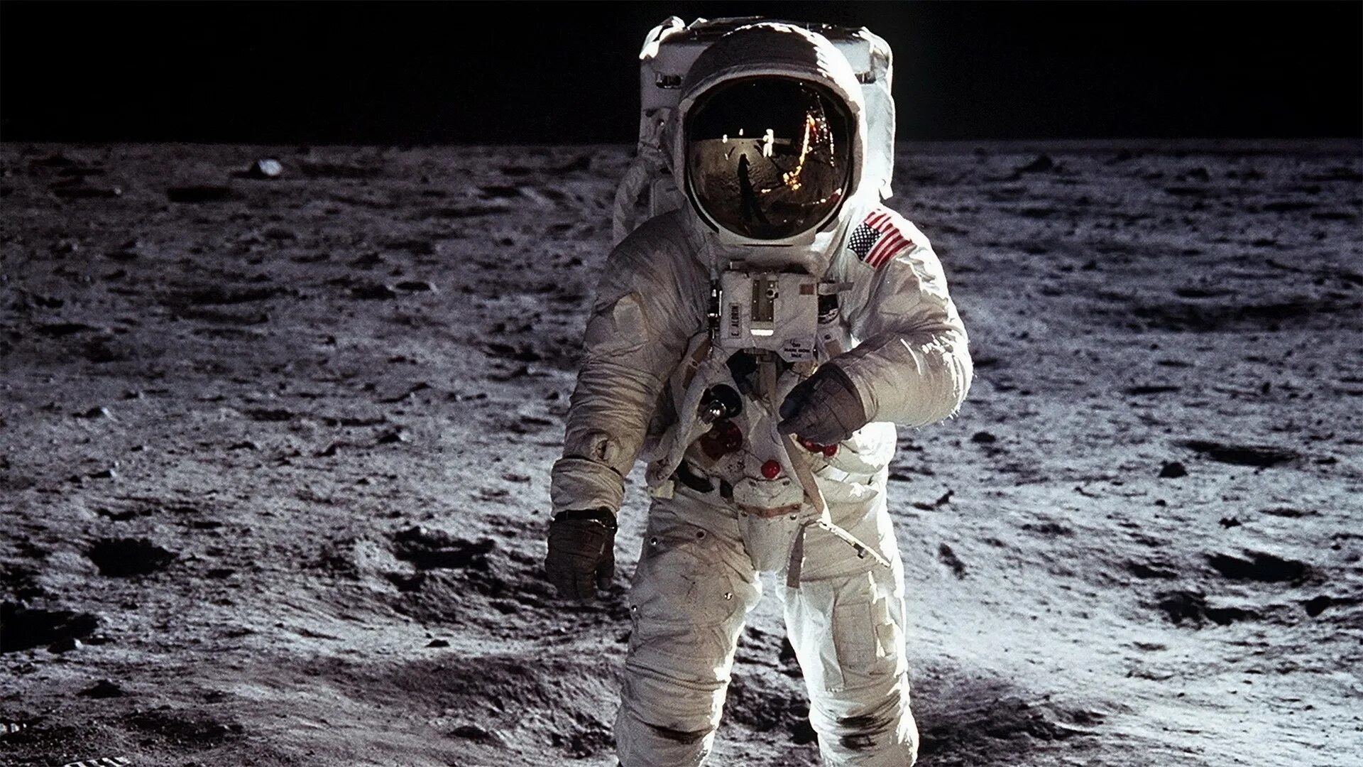 Man landed on the moon. Апполо 11 на Луне.