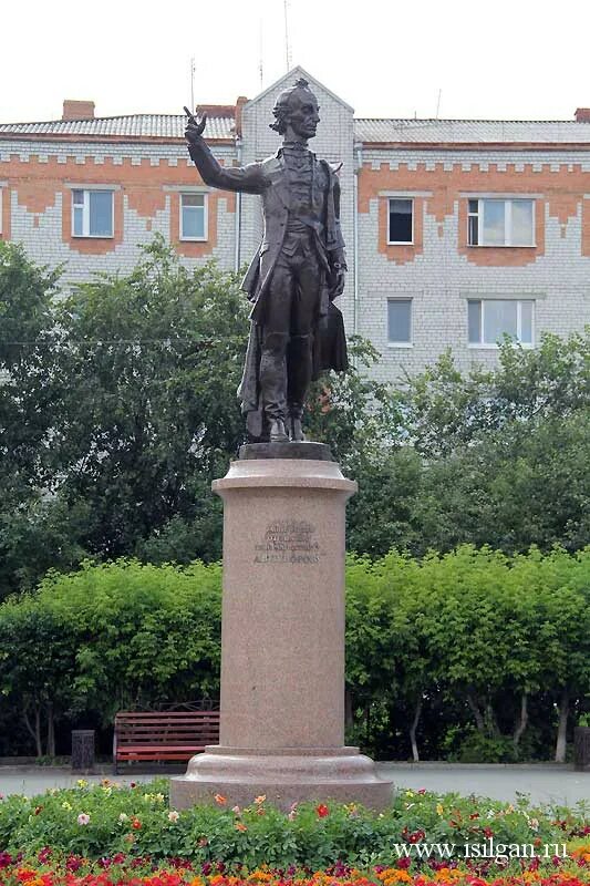 Памятник Александру Суворову в Москве. Памятник а.в. Суворову. Памятник Александру Суворову в Краснодаре. Памятник Суворову в Ялуторовске.